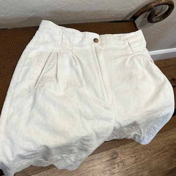 Rafaella brand Women Linen Cotton blend White Pleaded Classic Summertime Shorts! - Picture 6 of 7